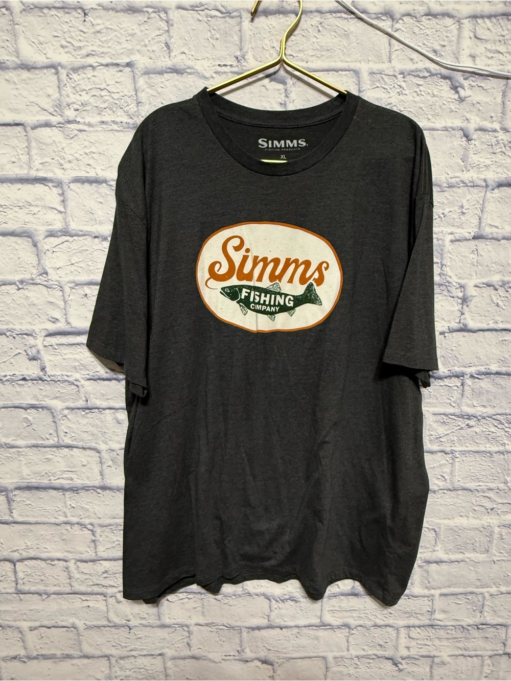 Simms fishing company T-Shirt Men’s XL 
Pre owned excellent condition